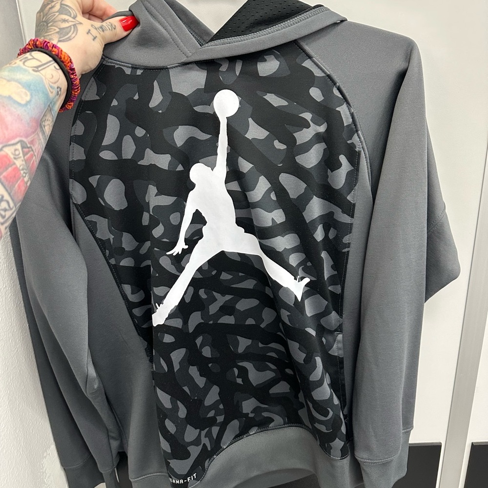 Jordan air boys youth 13- 14 years size XL great condition
